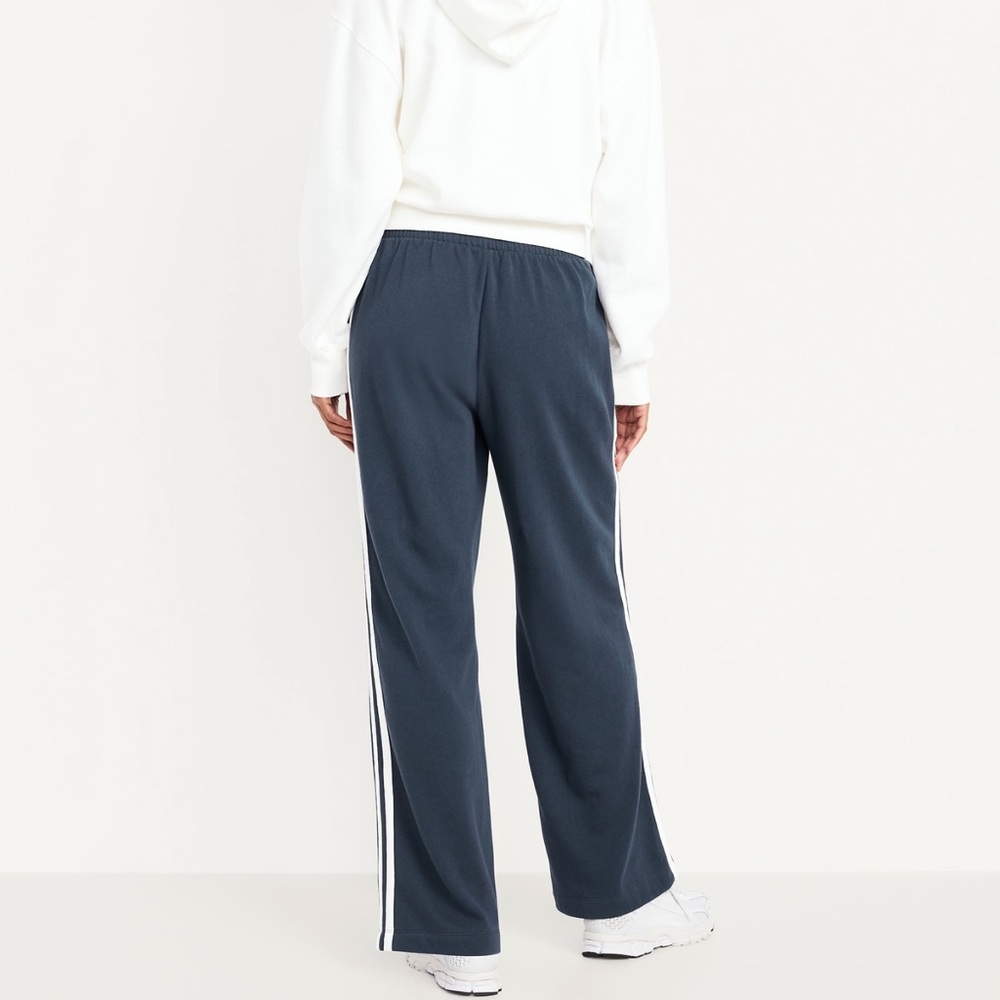 Old Navy Wide Leg Sweatpants - Picture 2 of 4